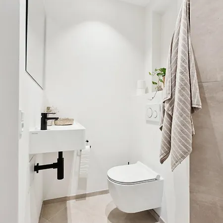 Big Corner Apartment